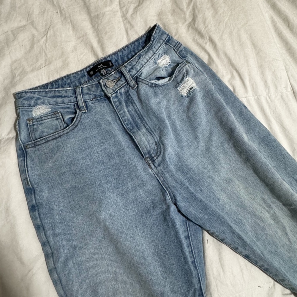 Missguided Ripped Jeans - Picture 2 of 5
